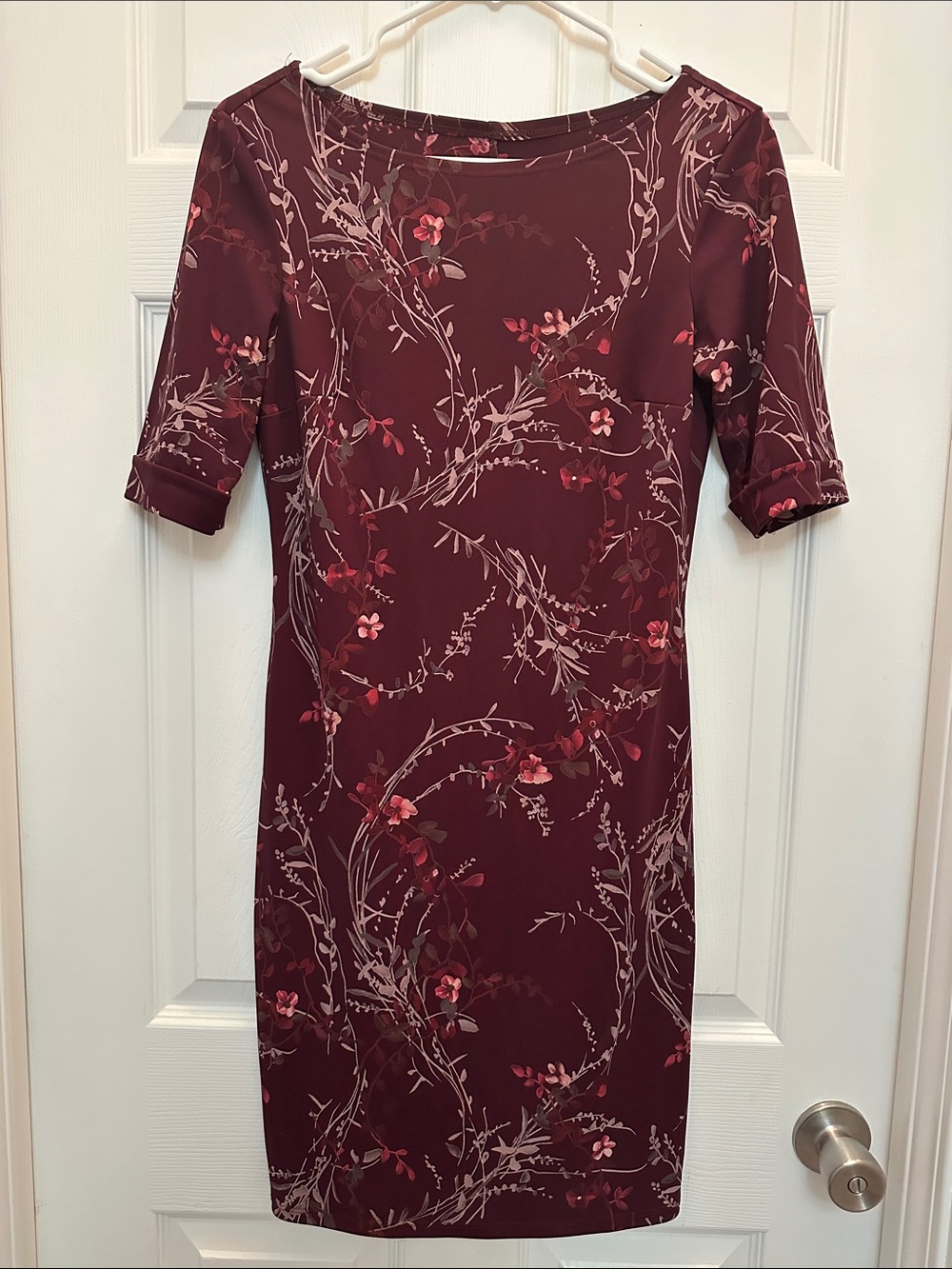 Women’s vintage Floral Sheath Dress in Burgundy